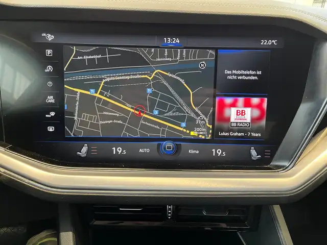 Volkswagen Touareg view 13