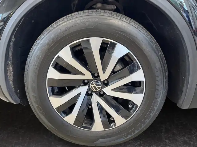 Volkswagen Touareg view 15