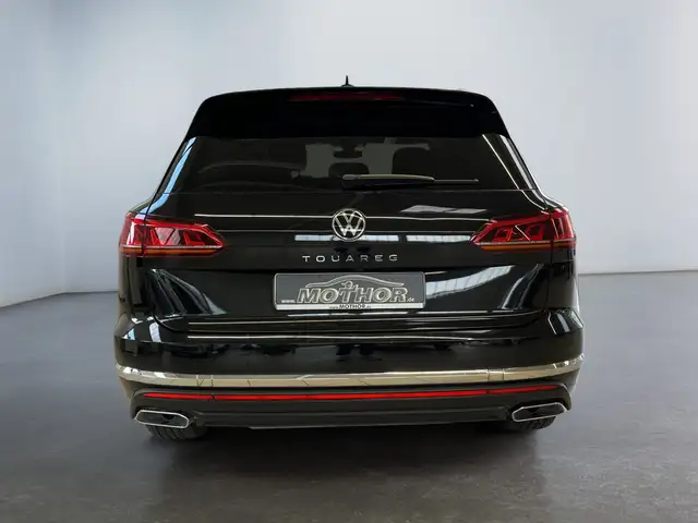 Volkswagen Touareg view 5