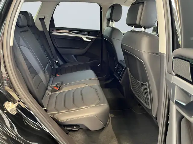 Volkswagen Touareg view 11