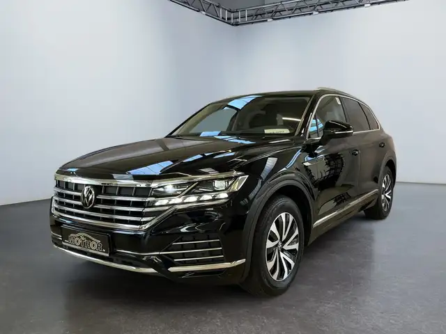 Volkswagen Touareg view 2