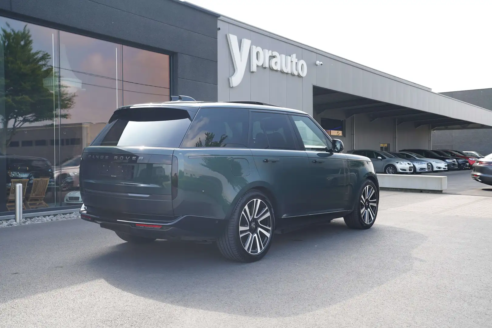 Land Rover Range Rover 3.0 P550 PHEV HSE (404 kW) Verde - 2