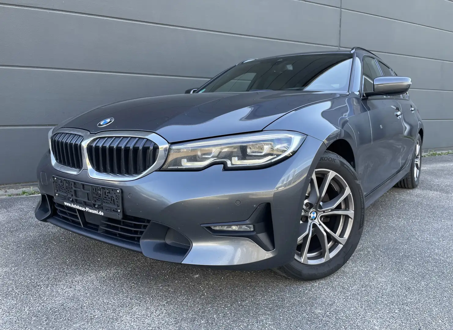 BMW 320 320 d xDrive Touring Sport Line NAVI Live Cockpit Grau - 2