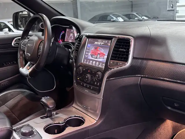 Jeep Grand Cherokee view 9