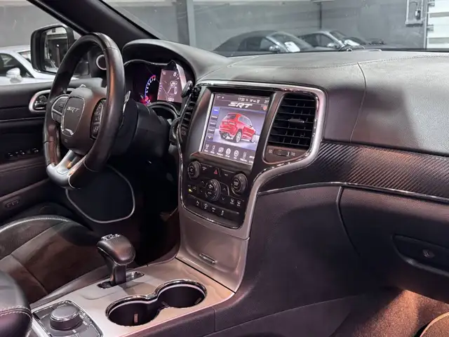 Jeep Grand Cherokee view 9