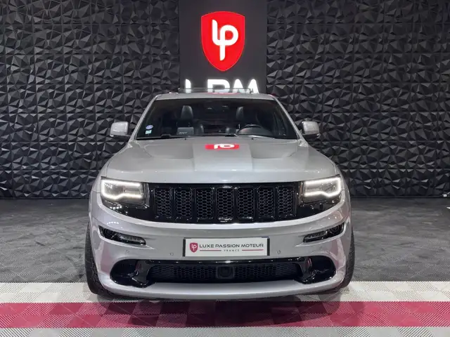 Jeep Grand Cherokee view 2
