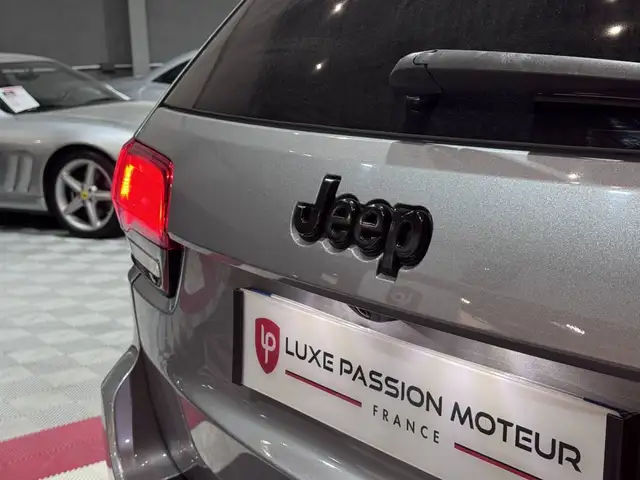 Jeep Grand Cherokee view 7