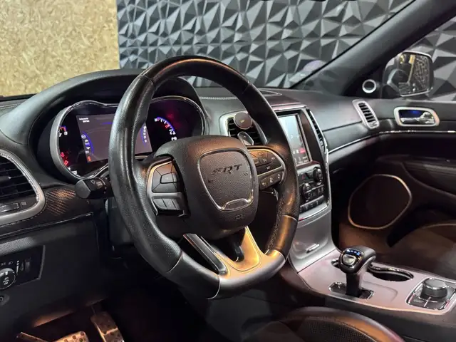 Jeep Grand Cherokee view 8