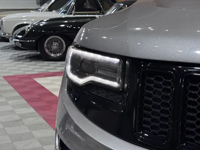 Jeep Grand Cherokee view 14