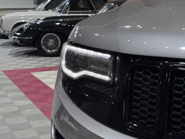 Jeep Grand Cherokee view 14