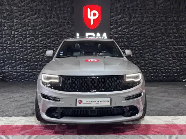 Jeep Grand Cherokee view 2