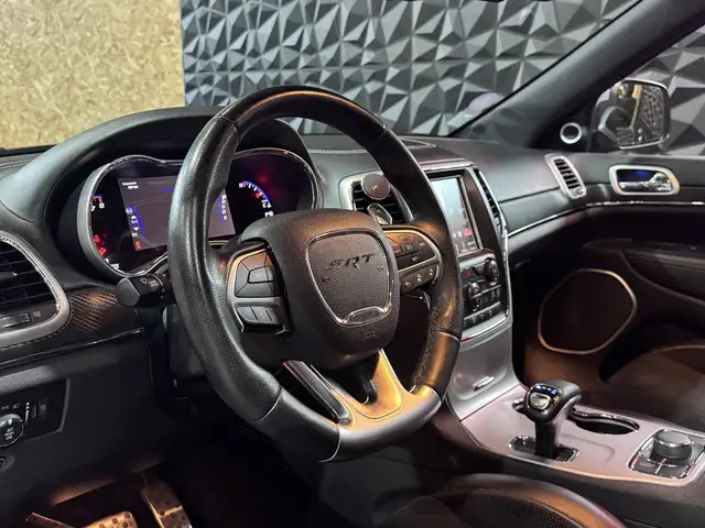 Jeep Grand Cherokee view 8