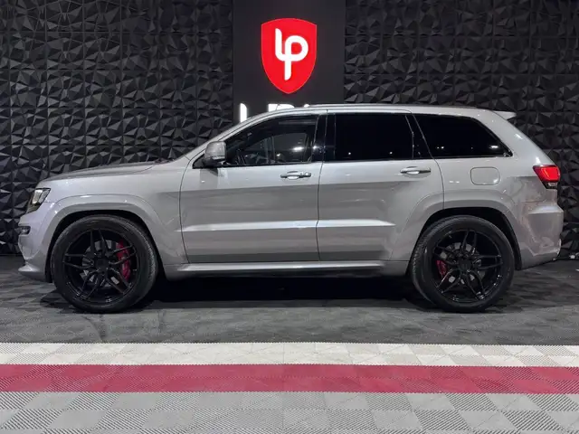 Jeep Grand Cherokee view 3