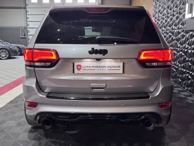 Jeep Grand Cherokee view 5