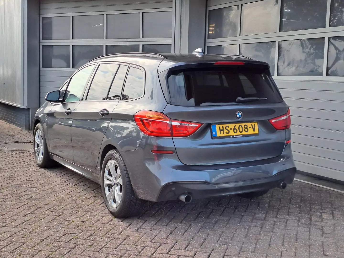 BMW 220 2-serie Gran Tourer 220i M Sport 7-Persoons, Panor Grijs - 2