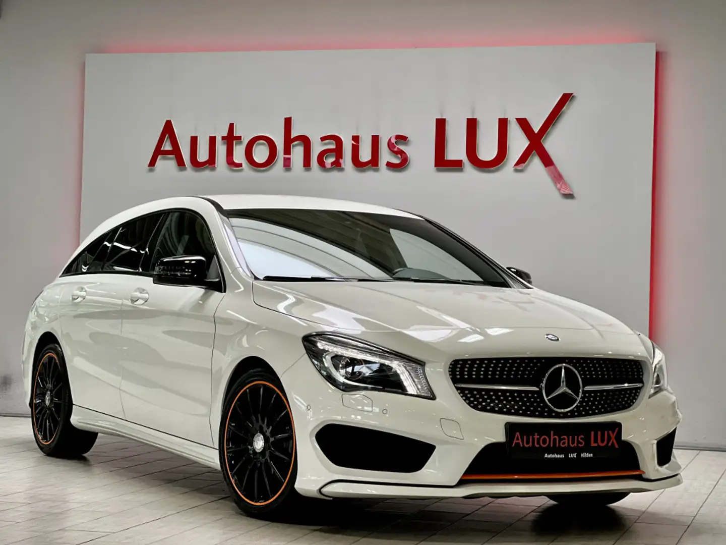Mercedes-Benz CLA 200 AMG LINE*ORANGE EDITION*2.HAND*LED*BIXENON Blanc - 1