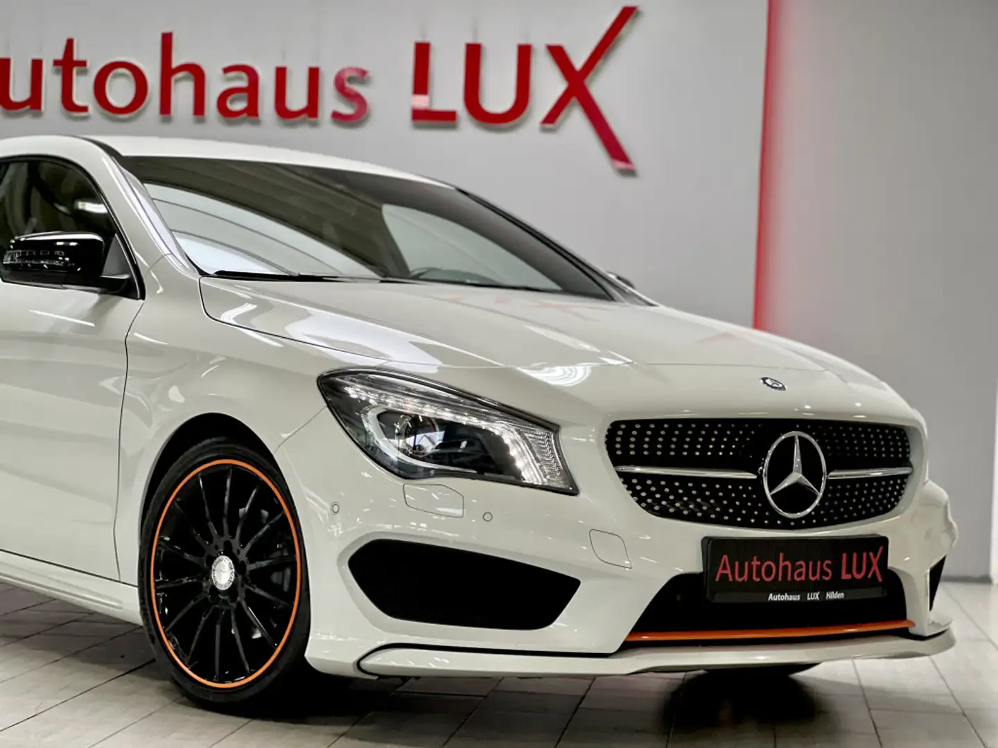 Mercedes-Benz CLA 200 AMG LINE*ORANGE EDITION*2.HAND*LED*BIXENON Blanc - 2