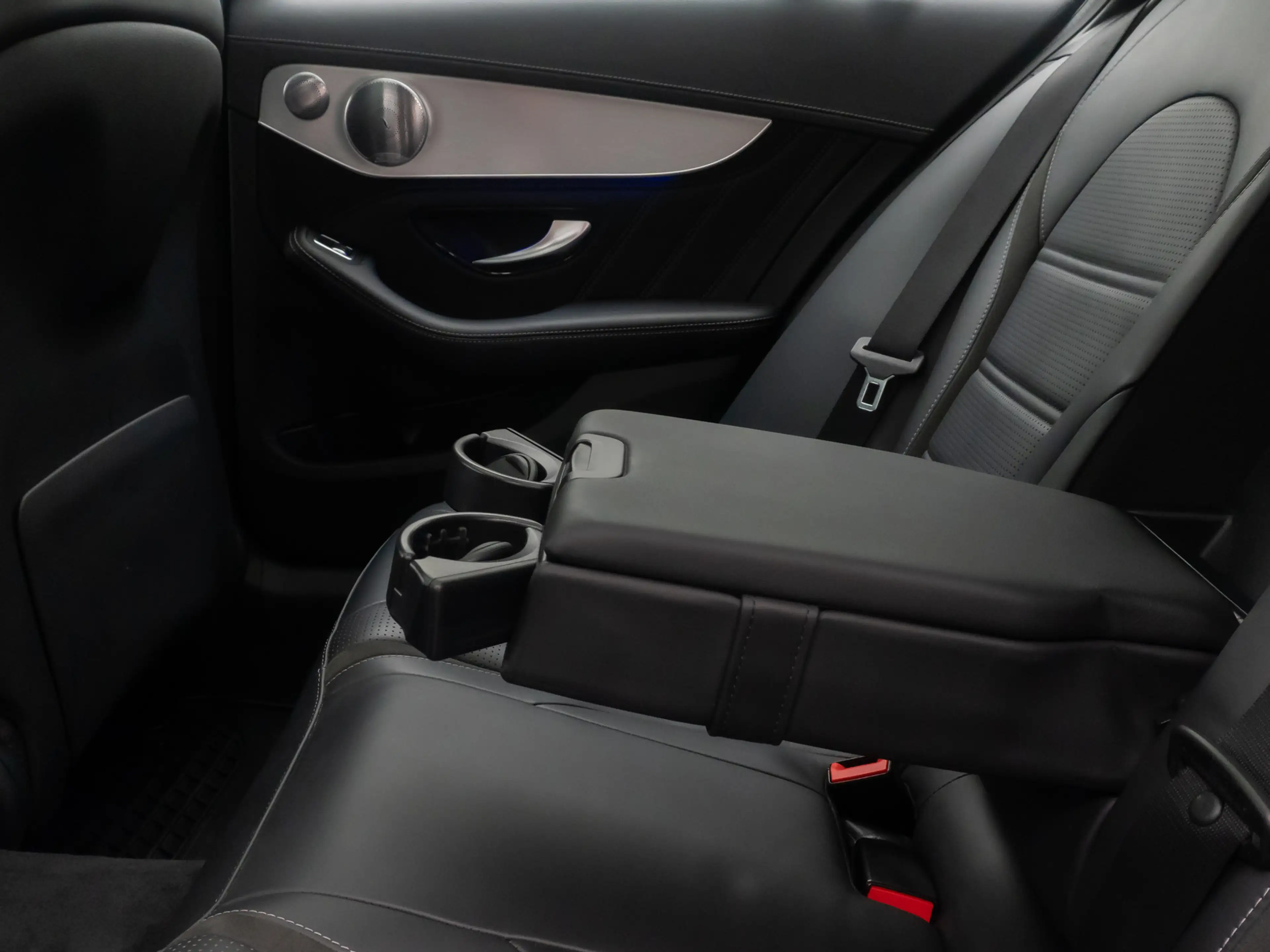 Mercedes-Benz C 63 AMG Panorama DAB Burmester Komfort Voll — photo 27
