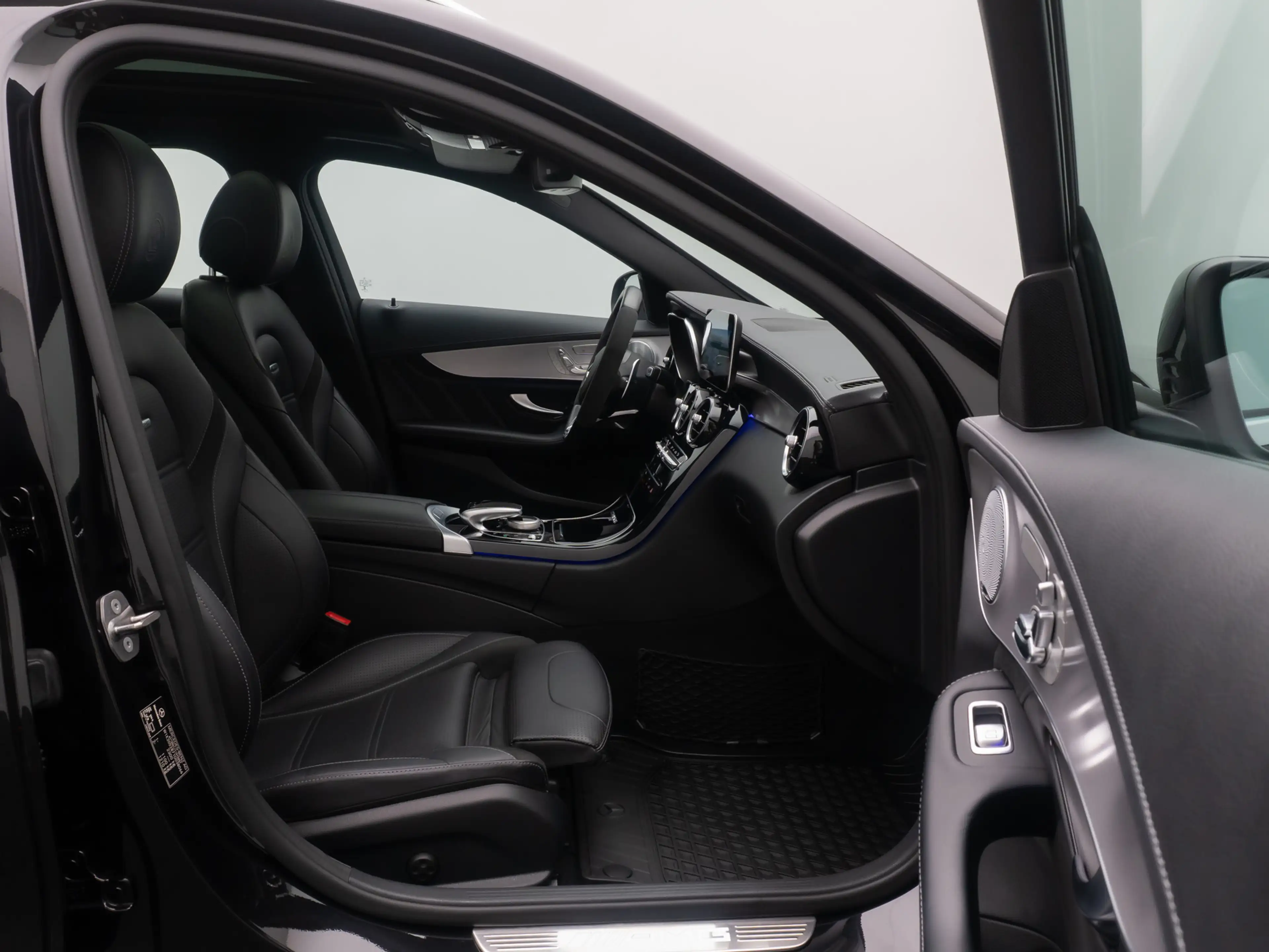 Mercedes-Benz C 63 AMG Panorama DAB Burmester Komfort Voll — photo 23
