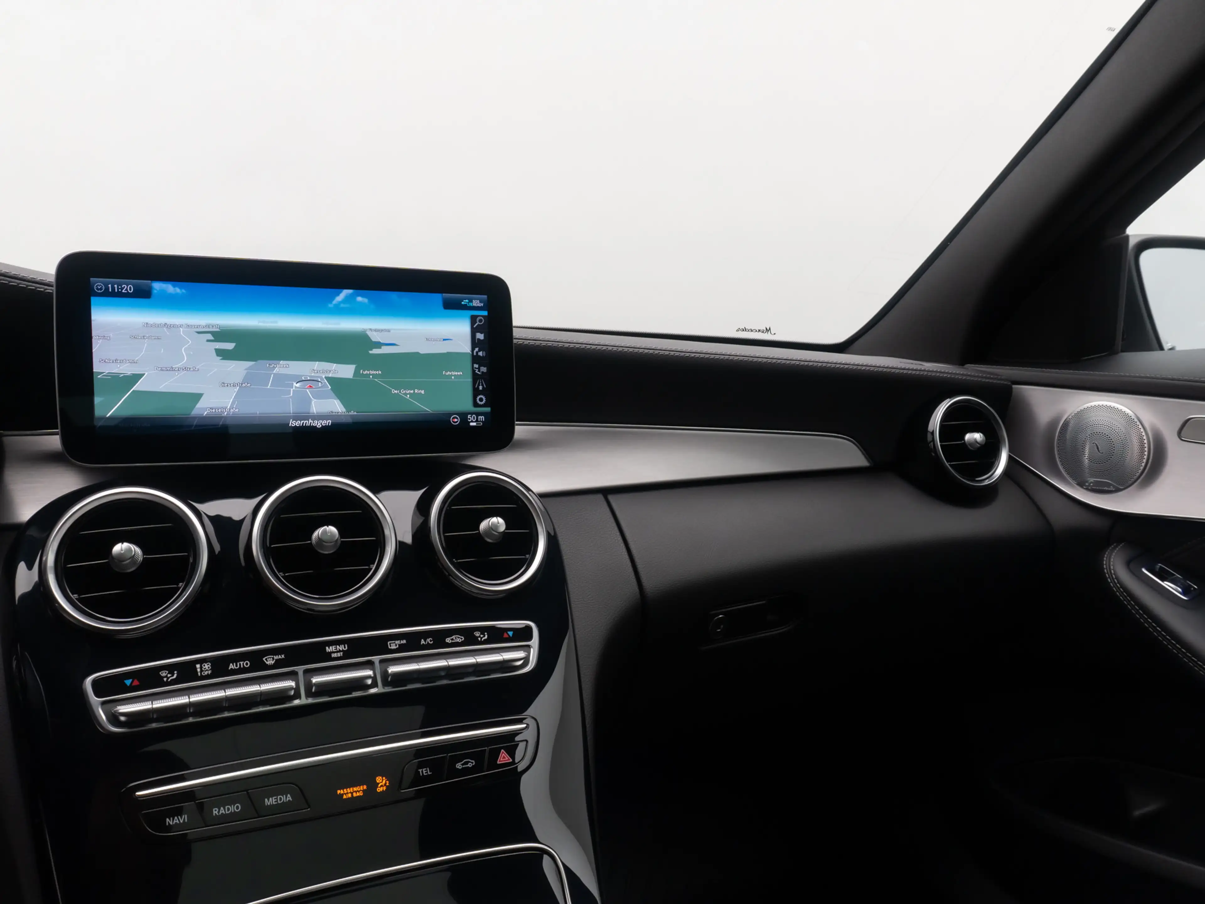 Mercedes-Benz C 63 AMG Panorama DAB Burmester Komfort Voll — photo 21