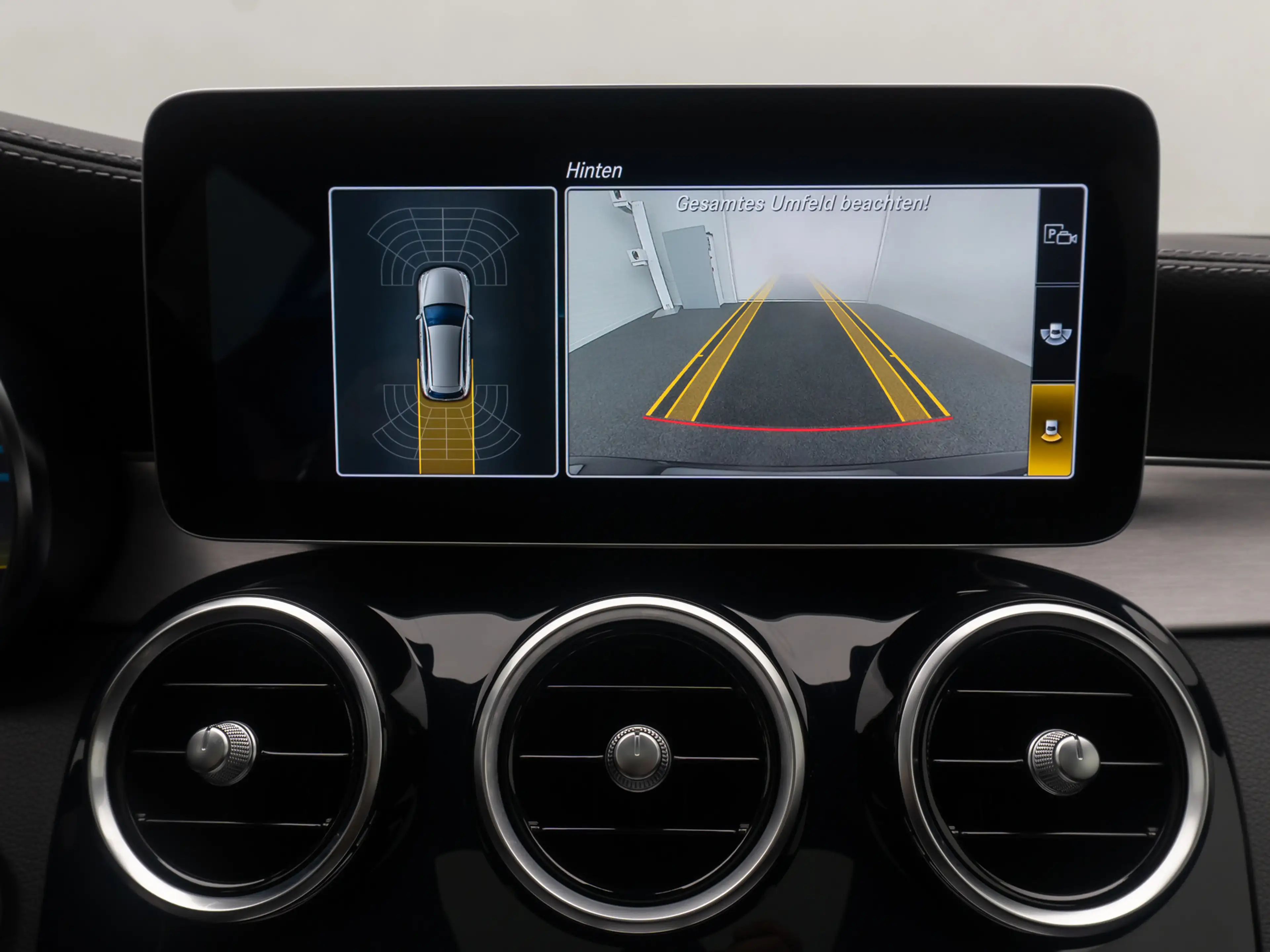 Mercedes-Benz C 63 AMG Panorama DAB Burmester Komfort Voll — photo 44