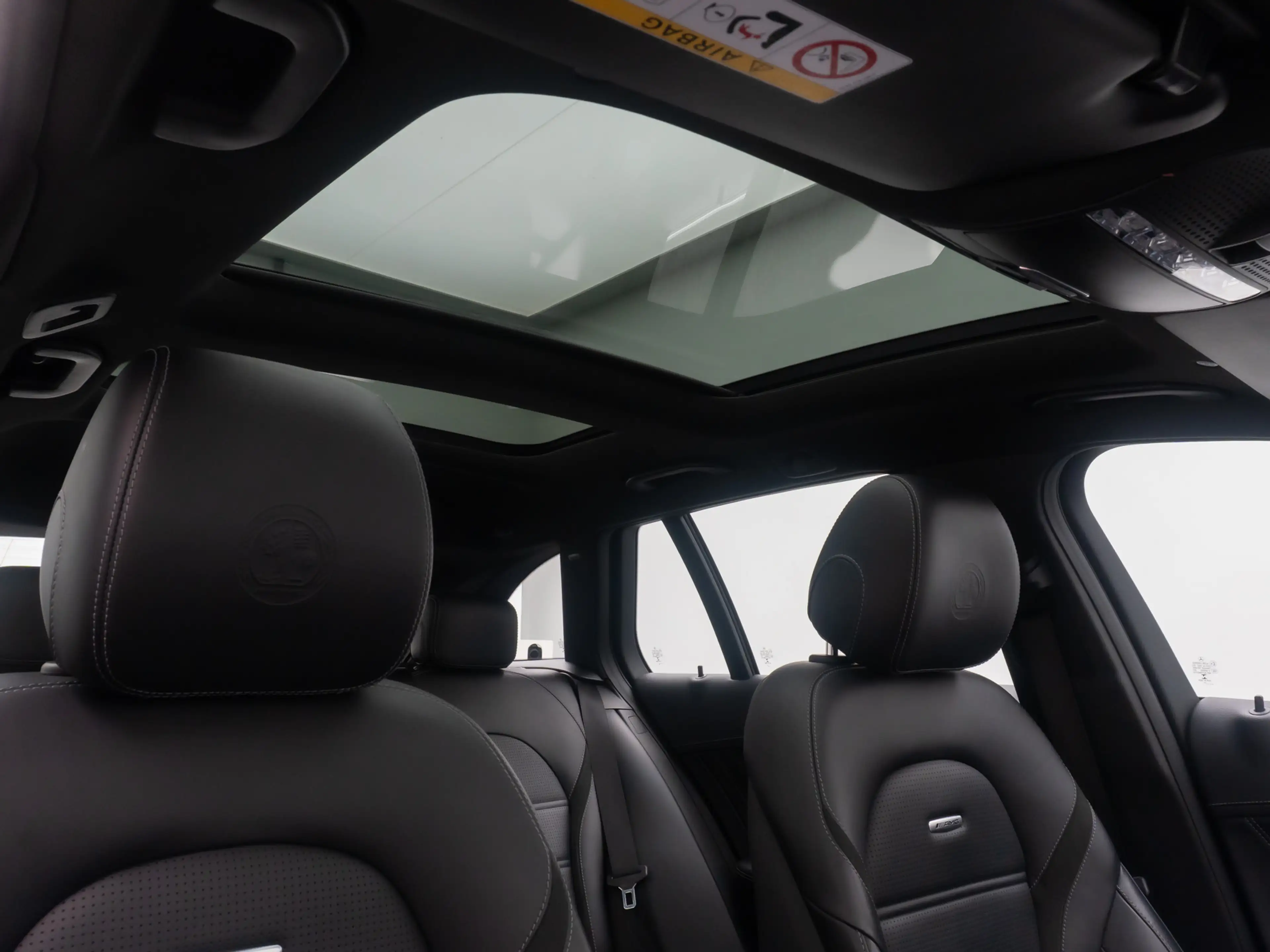 Mercedes-Benz C 63 AMG Panorama DAB Burmester Komfort Voll — photo 31