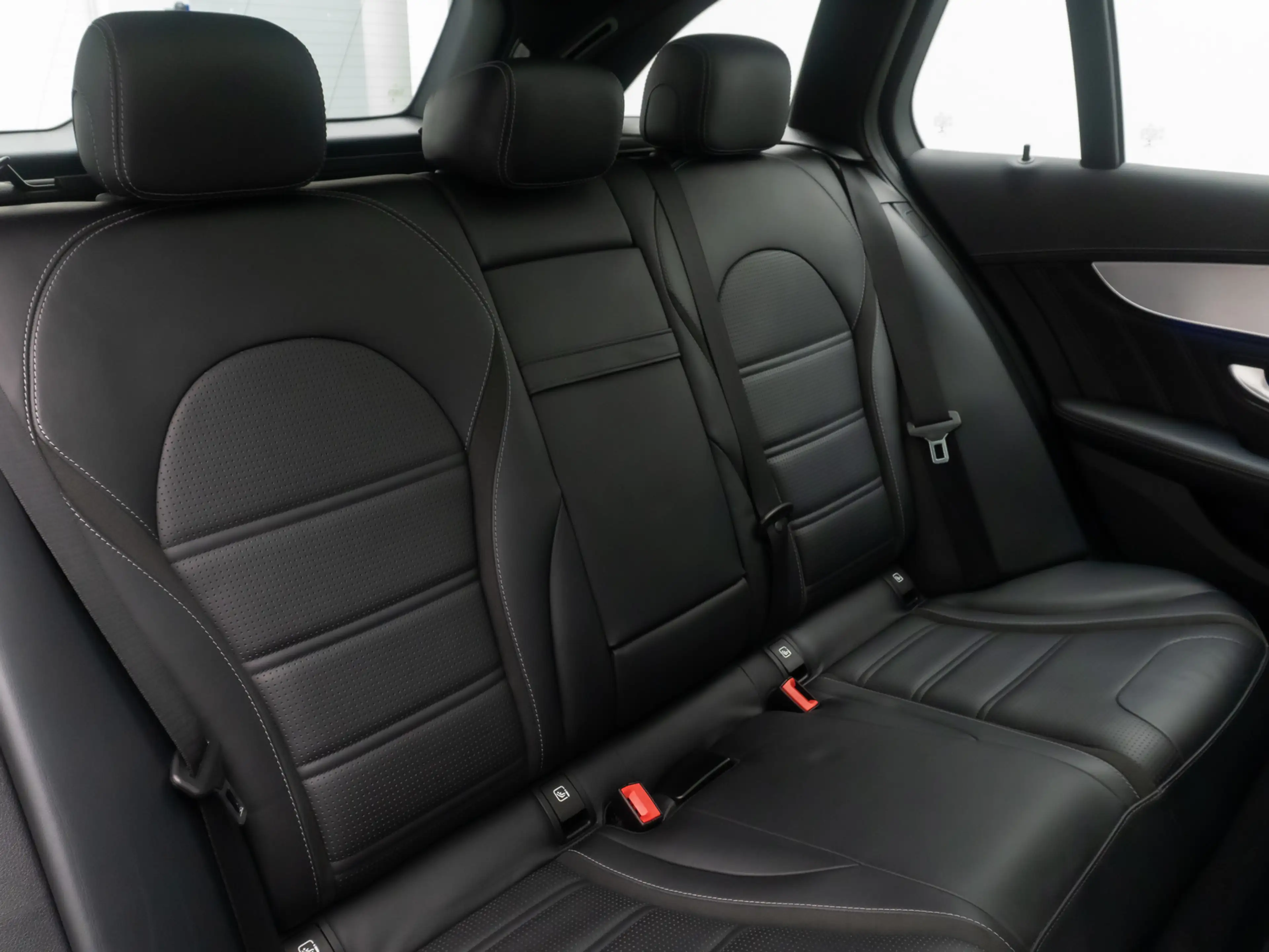 Mercedes-Benz C 63 AMG Panorama DAB Burmester Komfort Voll — photo 29