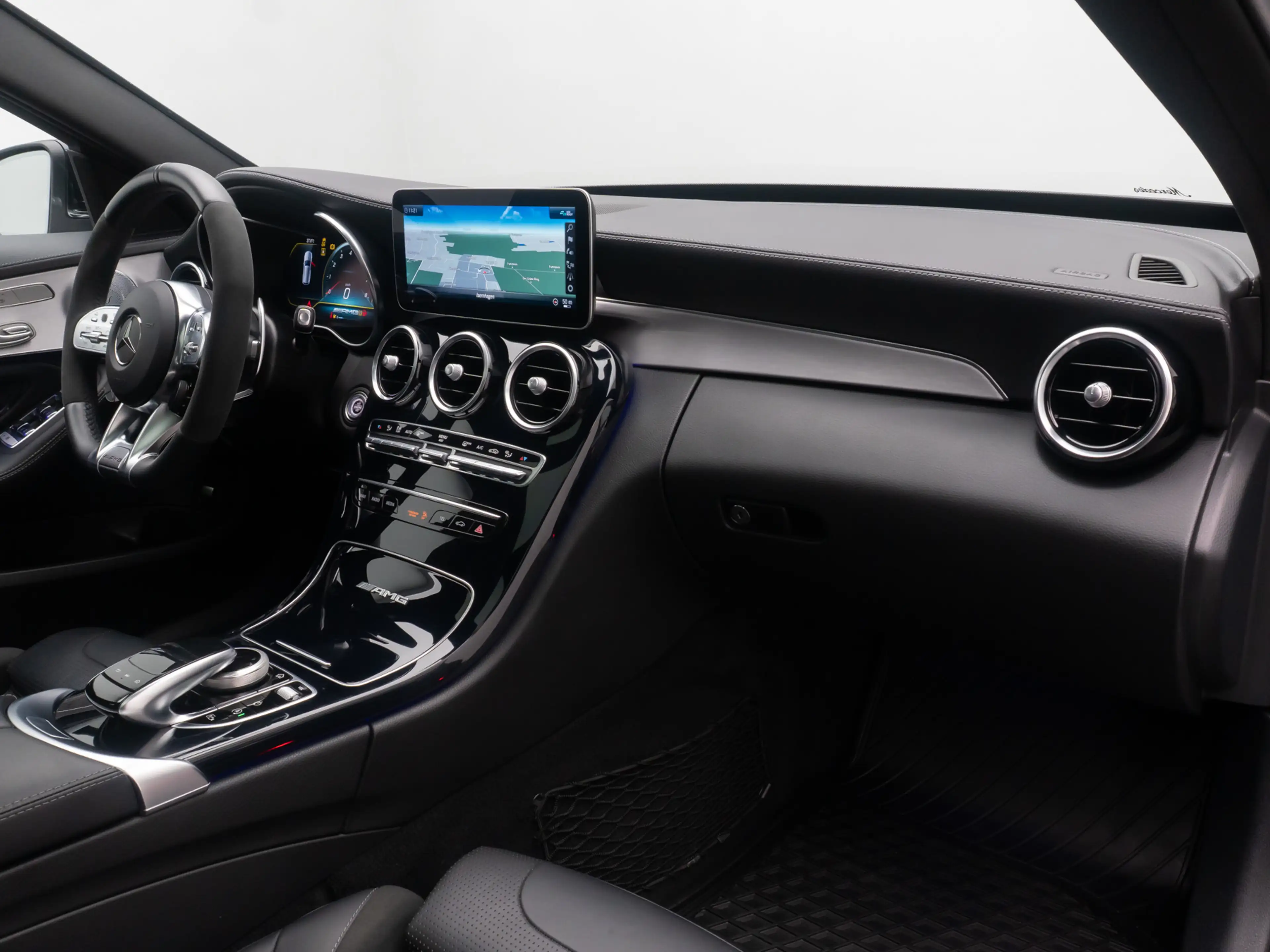 Mercedes-Benz C 63 AMG Panorama DAB Burmester Komfort Voll — photo 24