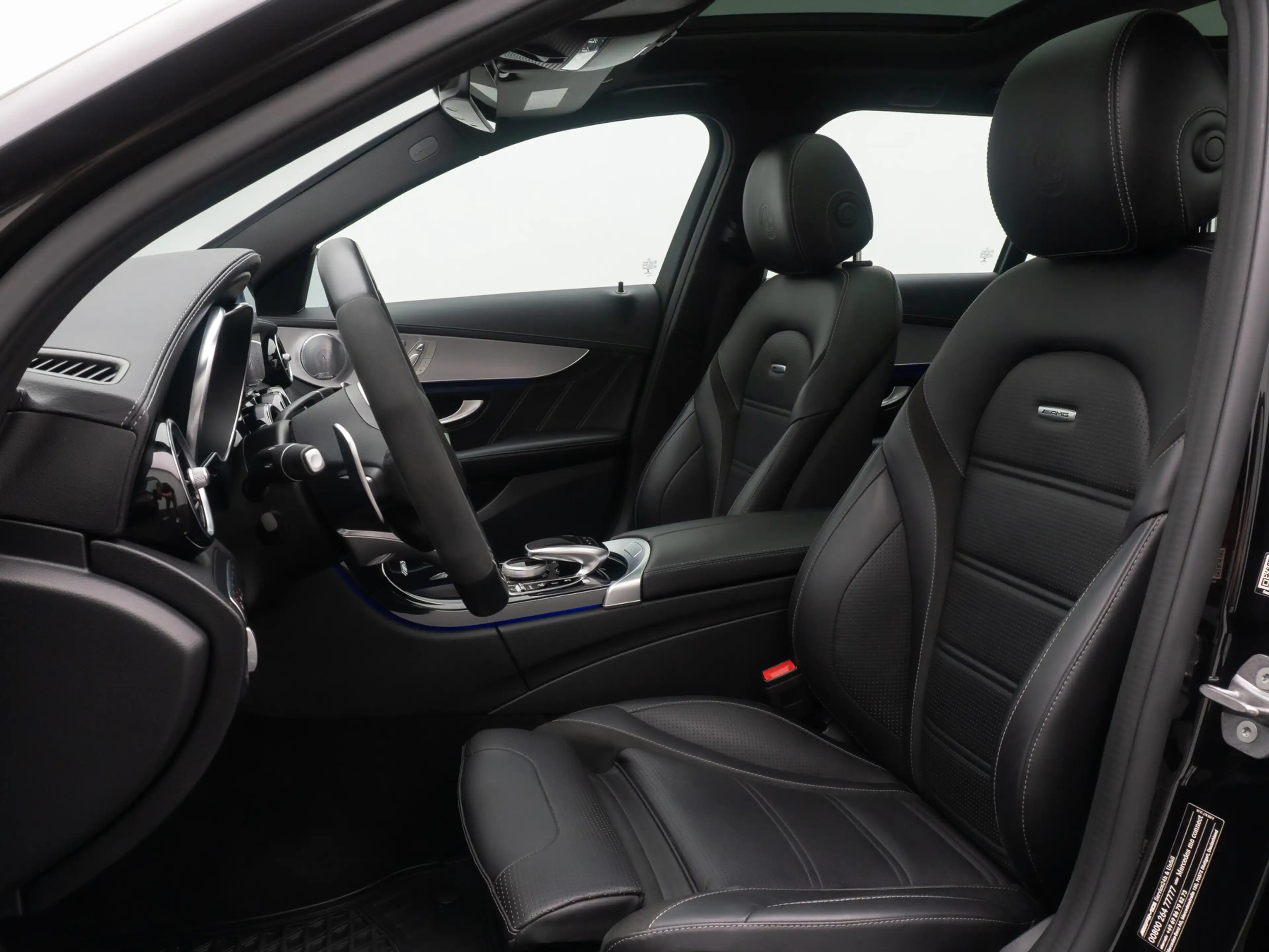 Mercedes-Benz C 63 AMG Panorama DAB Burmester Komfort Voll — photo 36