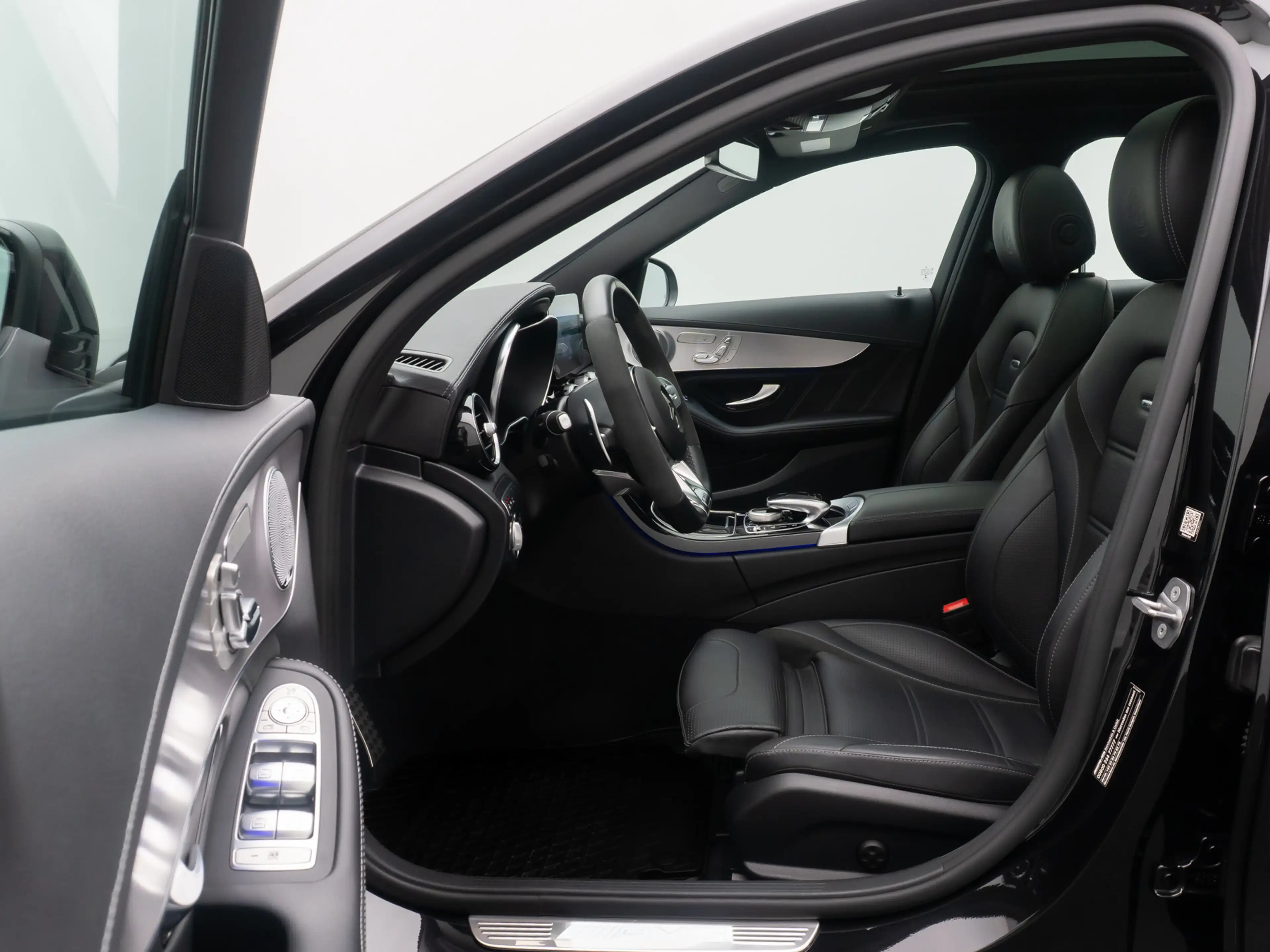 Mercedes-Benz C 63 AMG Panorama DAB Burmester Komfort Voll — photo 19