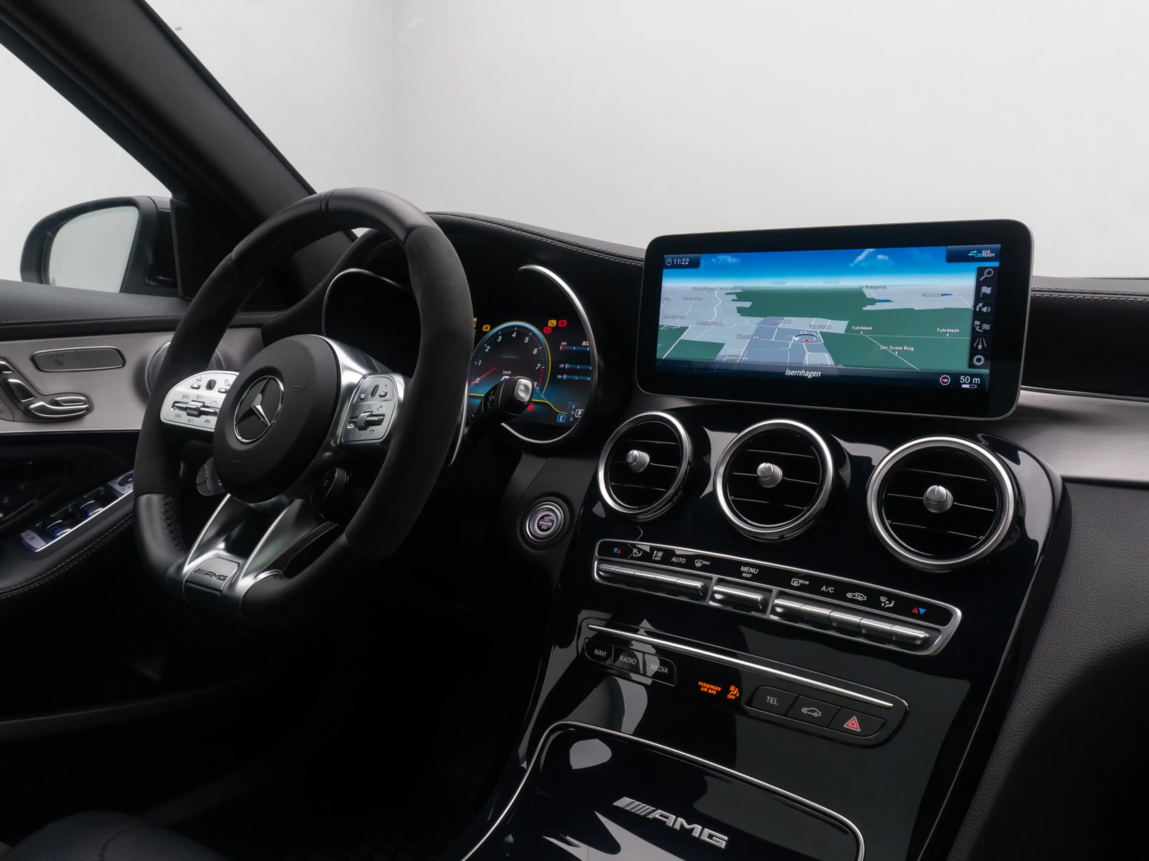 Mercedes-Benz C 63 AMG Panorama DAB Burmester Komfort Voll — photo 38