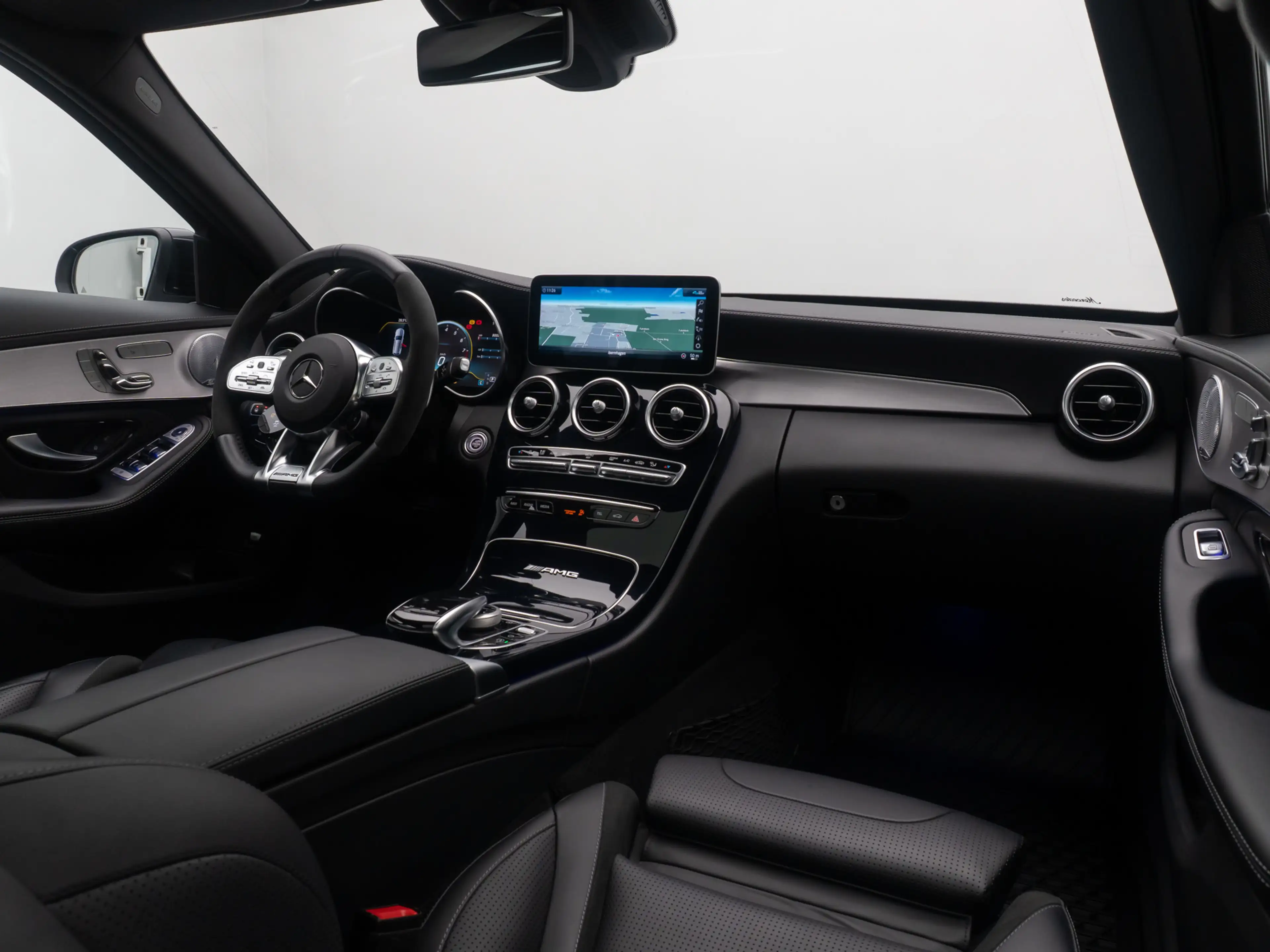 Mercedes-Benz C 63 AMG Panorama DAB Burmester Komfort Voll — photo 42