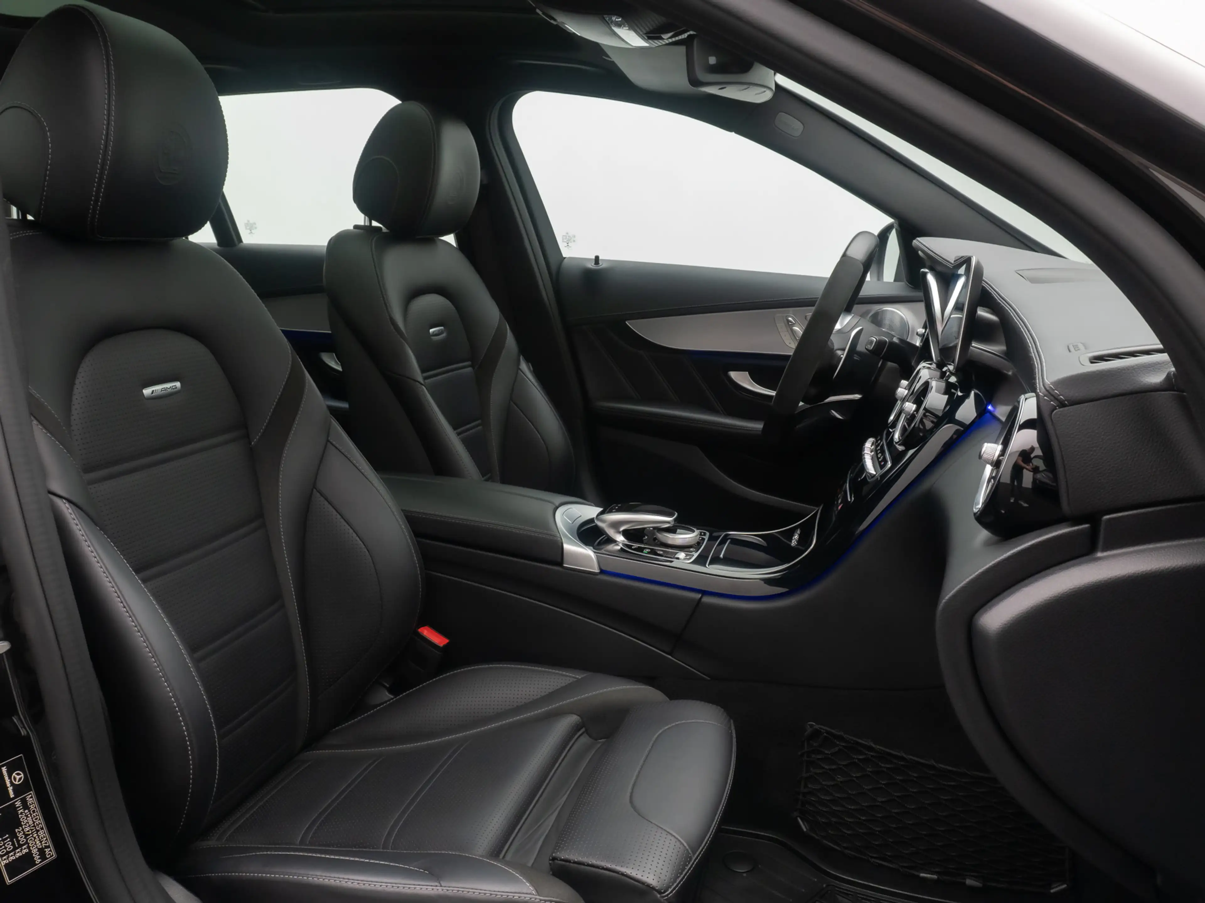 Mercedes-Benz C 63 AMG Panorama DAB Burmester Komfort Voll — photo 37