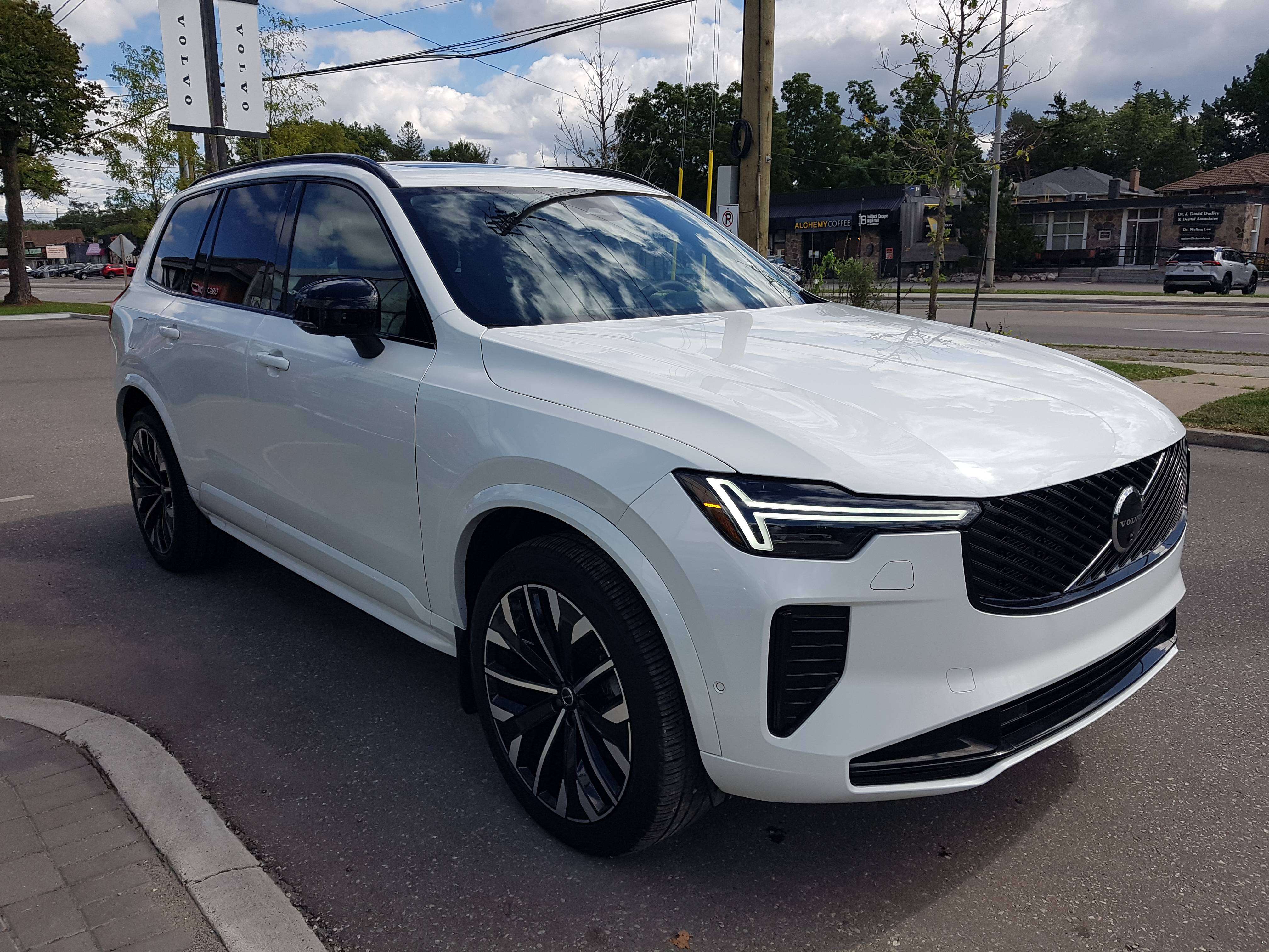 2026 Volvo XC90 B6 AWD Plus Dark Theme 7-Seater l CPO l FINANCE 2. — снимка 1
