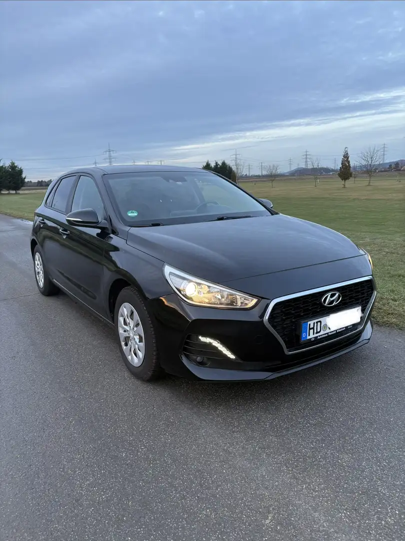 Hyundai i30 i30 1.4 comfort plus Schwarz - 1