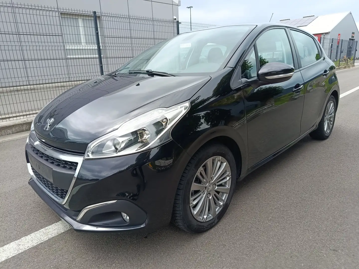 Peugeot 208 1.2i Active S 5p Eur6 Negro - 1