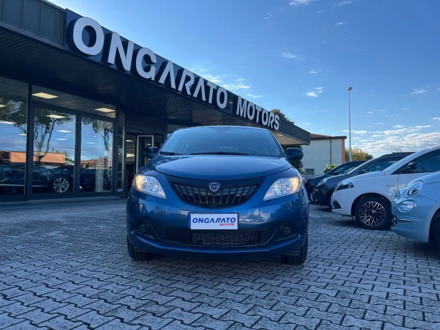 Lancia Ypsilon 1.0 FireFly 5 porte S&S Hybrid Oro #Clima.Auto Blu/Azzurro - 2