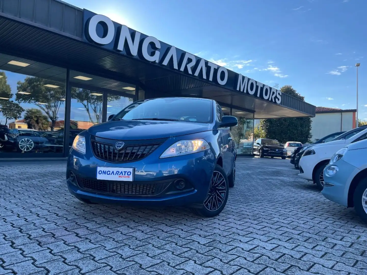 Lancia Ypsilon 1.0 FireFly 5 porte S&S Hybrid Oro #Clima.Auto Blu/Azzurro - 1