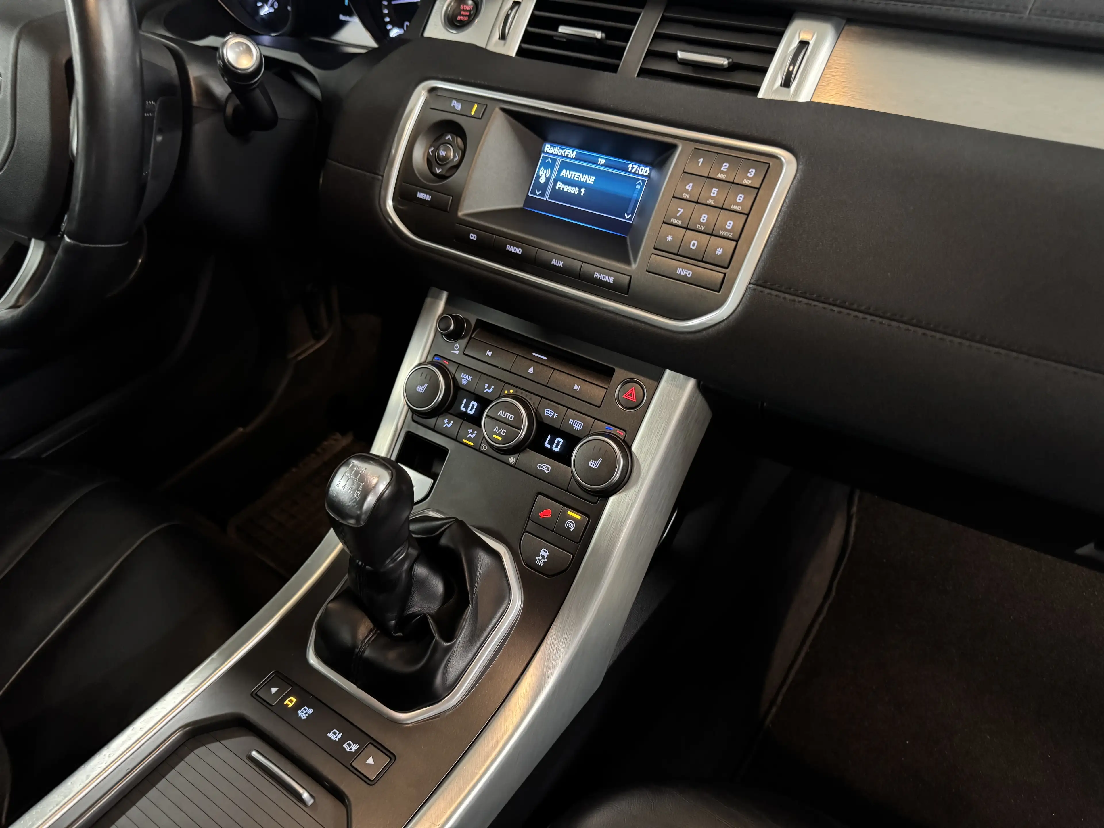 Land Rover Range Rover Evoque 2.2l Pure Allrad — photo 12