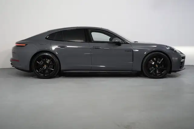 Porsche Panamera view 3