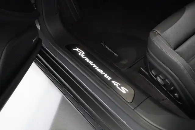 Porsche Panamera view 9