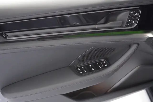 Porsche Panamera view 13