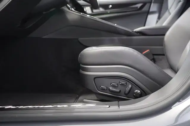 Porsche Panamera view 10