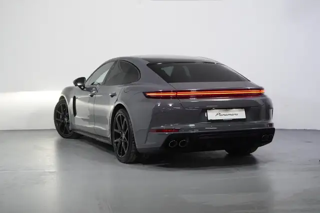 Porsche Panamera view 4