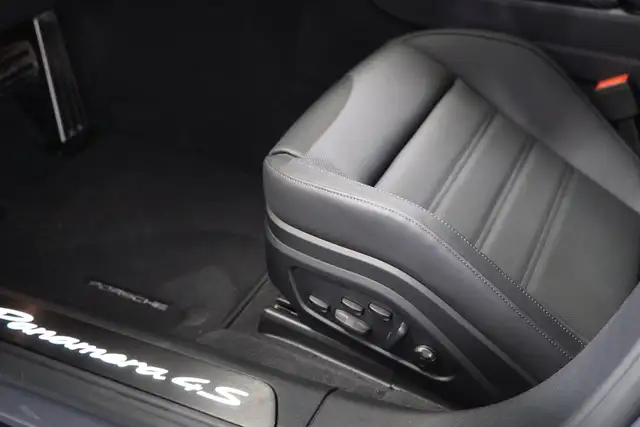 Porsche Panamera view 11