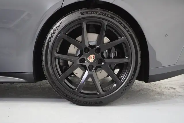 Porsche Panamera view 8