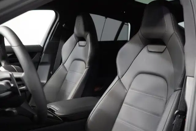 Porsche Panamera view 12