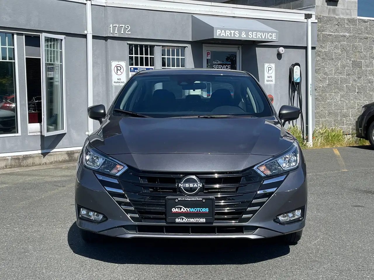 Nissan Versa снимка Nissan Versa