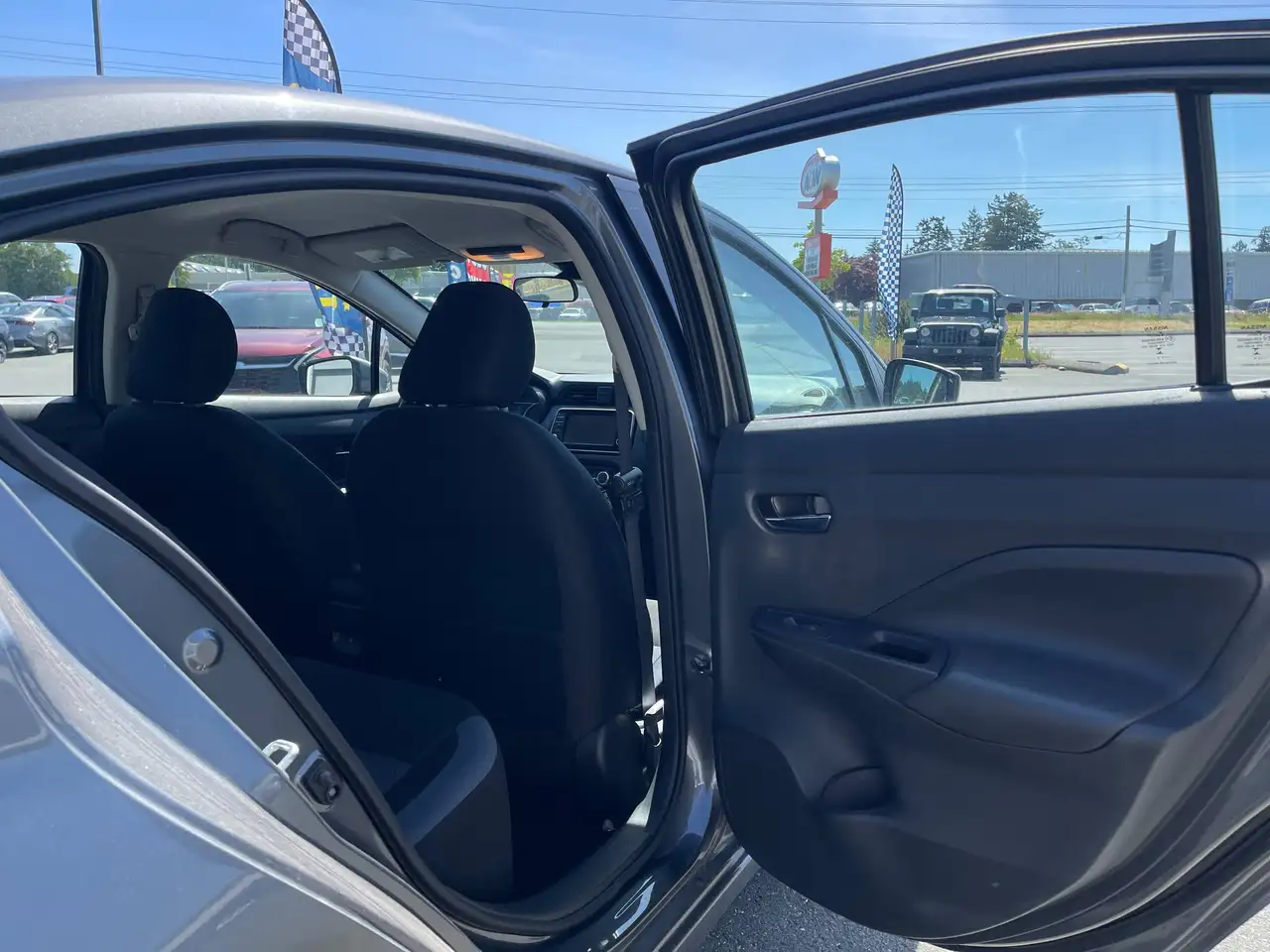 Nissan Versa снимка Nissan Versa