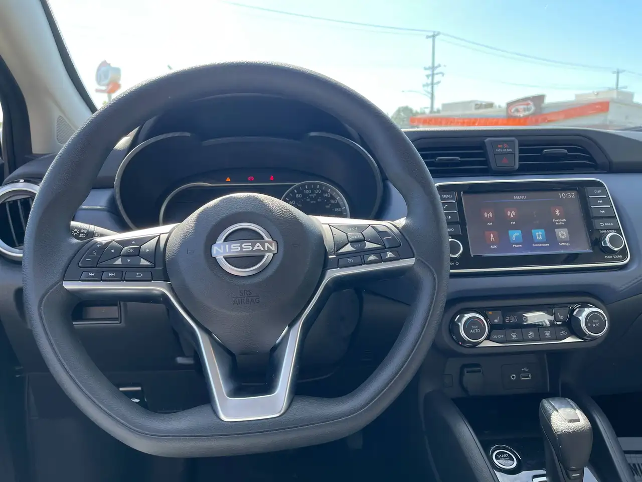 Nissan Versa снимка Nissan Versa